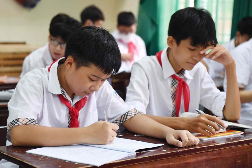 Giáo viên mong dạy thêm tại nhà được hợp pháp